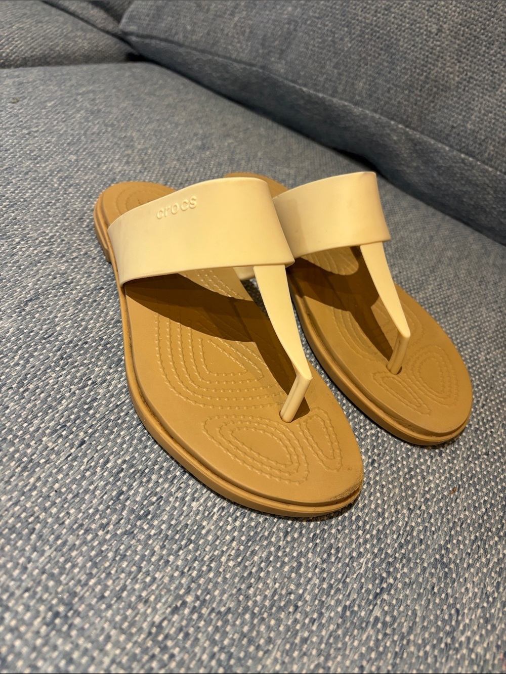 Crocs tulip flip flops! Women’s 6 - Picture 1 of 7